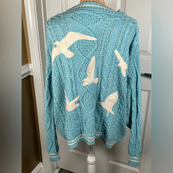 Taylor Swift Limited Edition Cardigan in Honor of '1989 Taylor's Version, MD/LG - Picture 10 of 11